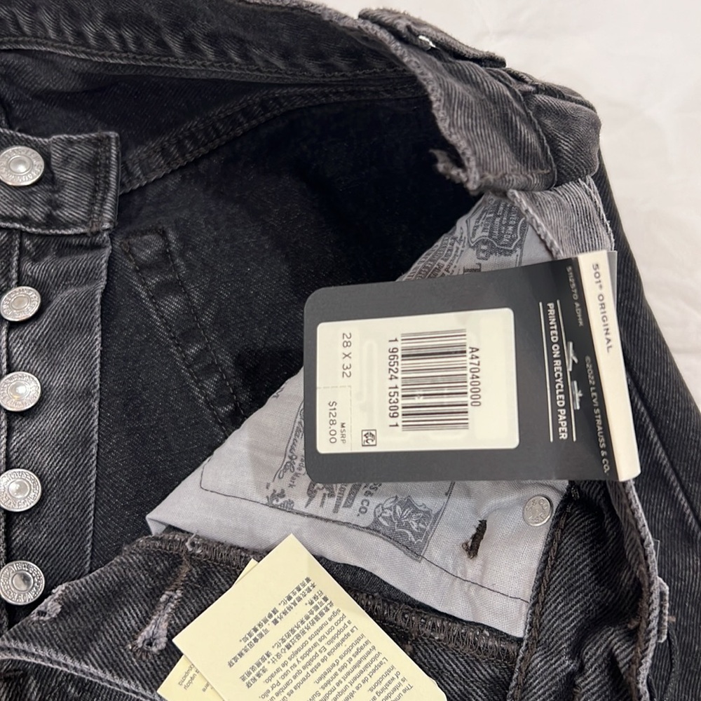 Levis - Picture 4 of 5